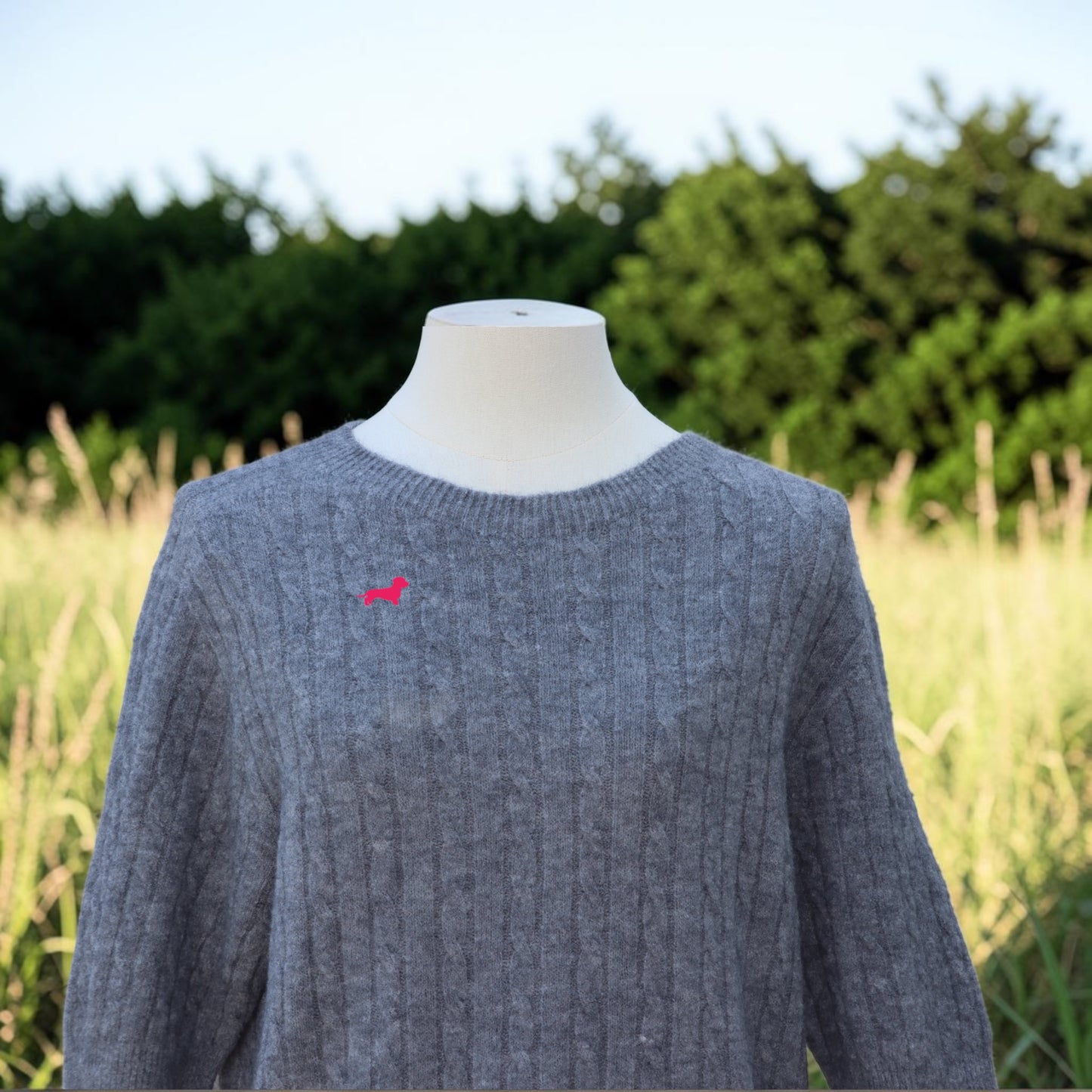 Zopfmuster-Pullover mit Dackelstick in Wunschfarbe