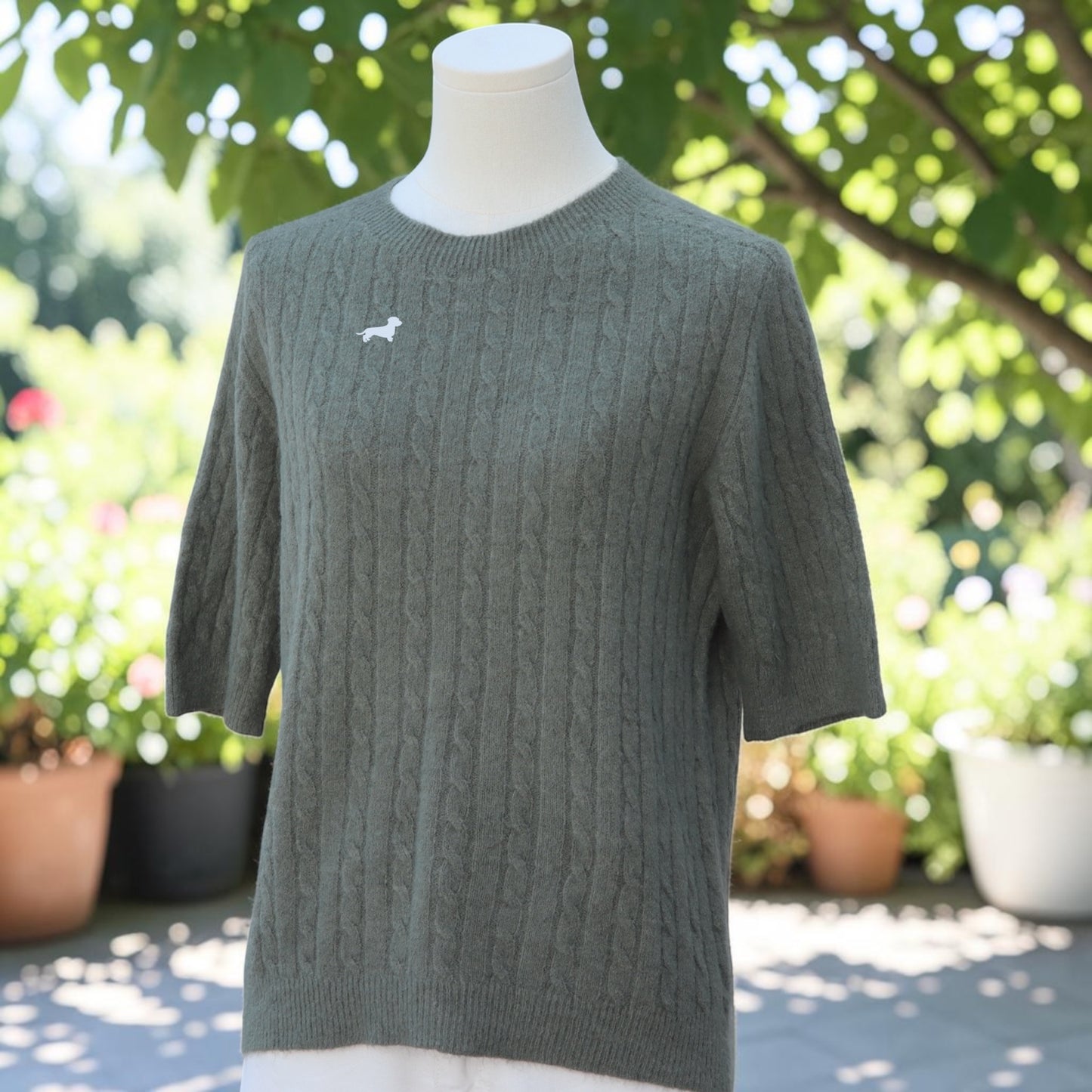 Zopfmuster-Pullover mit Dackelstick in Wunschfarbe