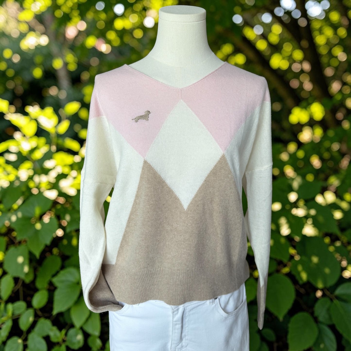 Cashmere Rautenpullover Charlotte mit Dackelstick in Wunschfarbe