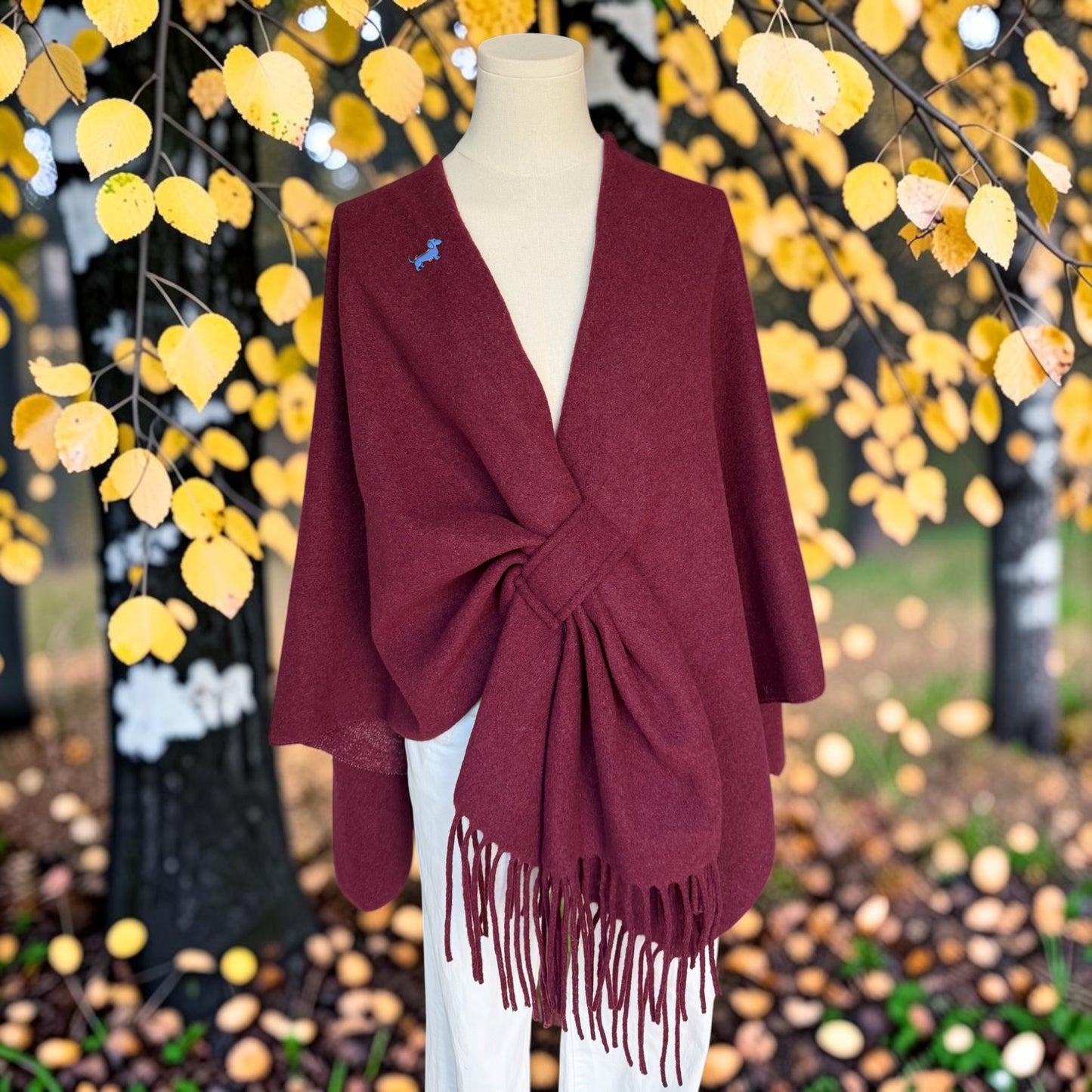 Poncho Louise mit Dackel-Pin