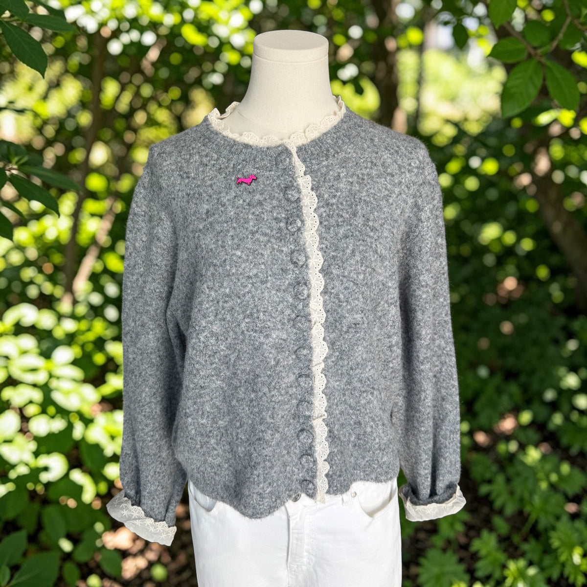 Spitzenstrickjacke Leni mit Dackel in Wunschfarbe oder Dackel Pin