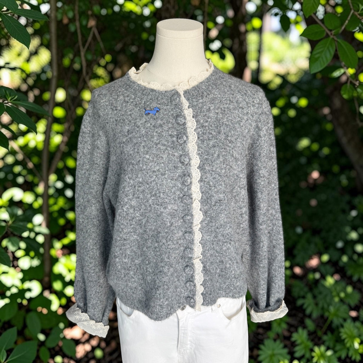 Spitzenstrickjacke Leni mit Dackel in Wunschfarbe oder Dackel Pin