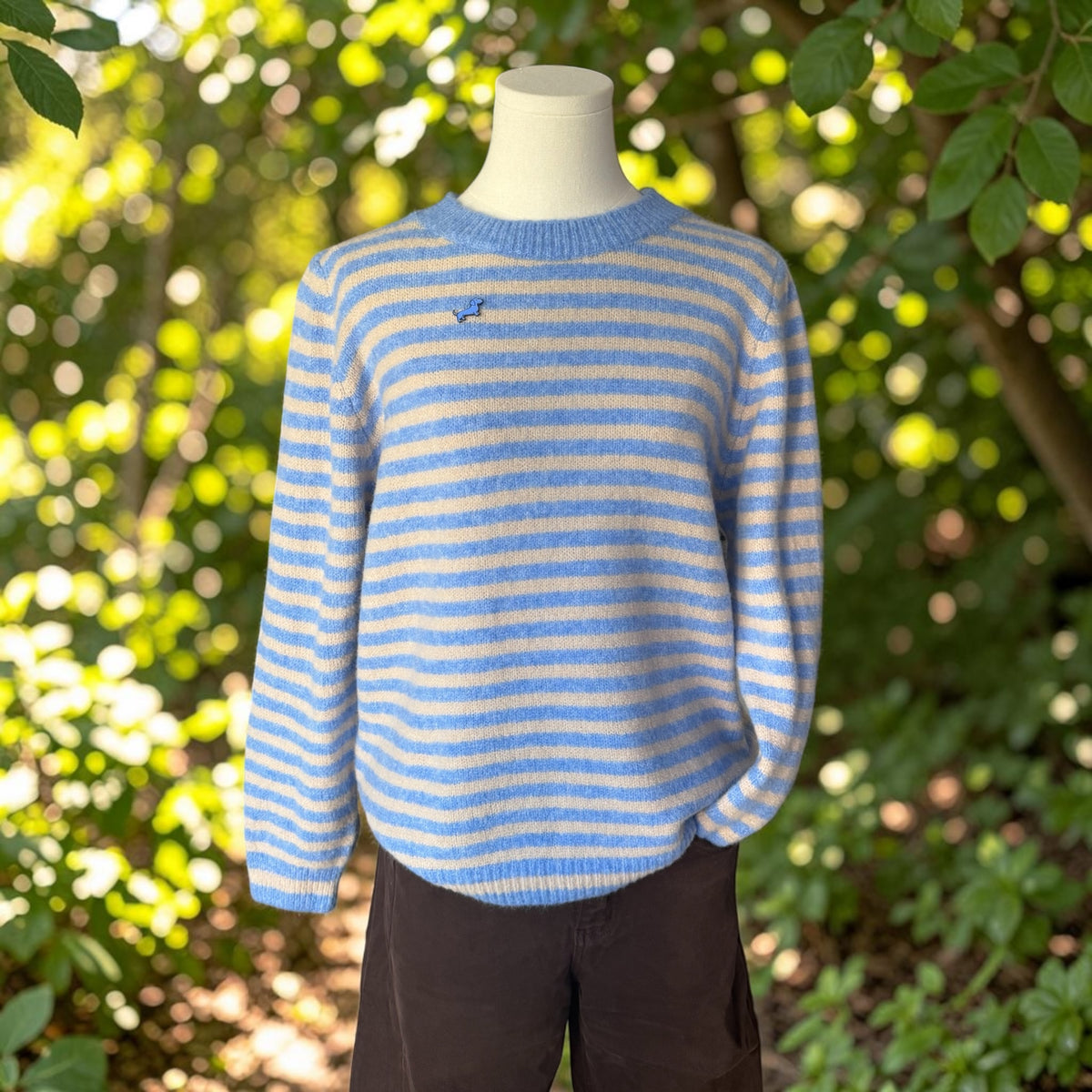 Streifenpullover mit Dackel-Pin