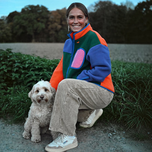 Colorblock Fleecejacke mit Dackel-Pin