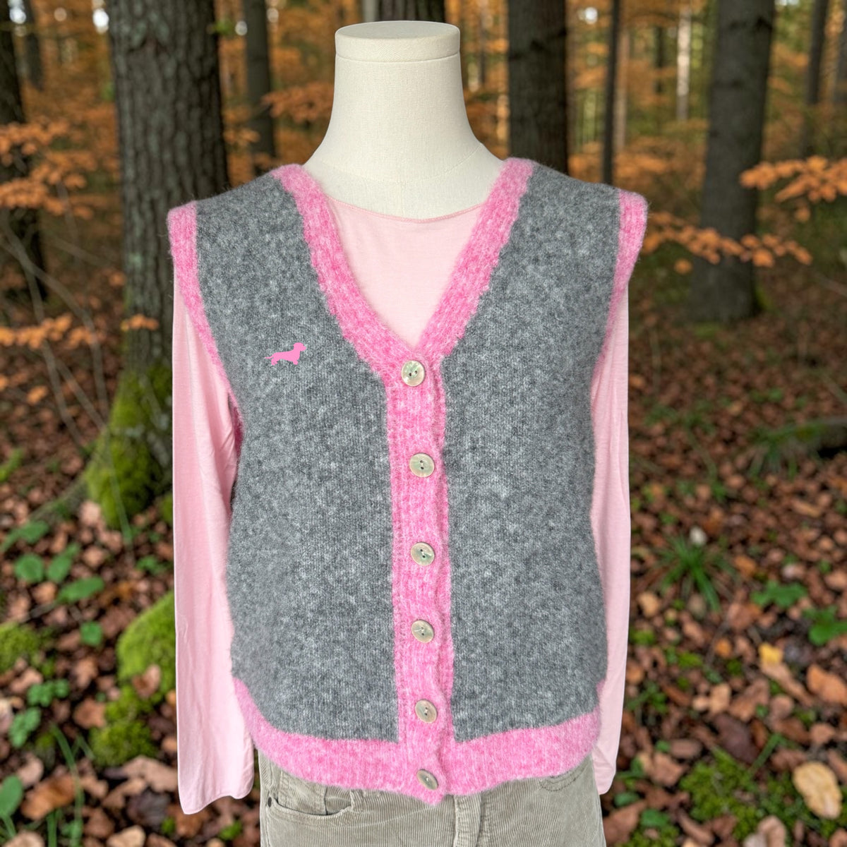 Strickweste Ruby mit Dackelstick